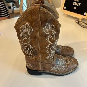 Girls cowgirl boots! Super cute